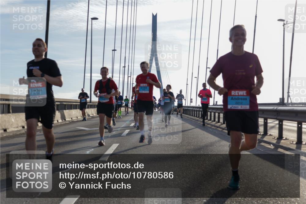 03.10.2026 - Köhlbrandbrückenlauf Yannick Fuchs http://msf.ph/oto/10780586 03.10.2026 09:26:19 Position 1 1424, 42, 295, 2212 meine-sportfotos.de