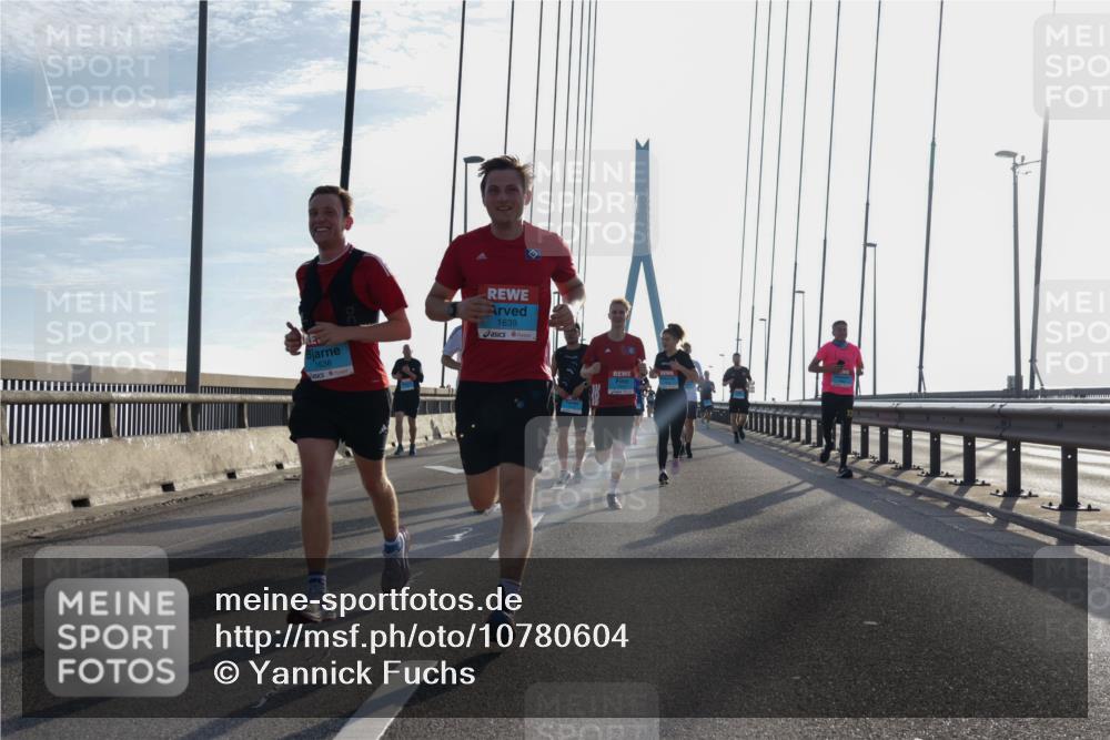03.10.2026 - Köhlbrandbrückenlauf Yannick Fuchs http://msf.ph/oto/10780604 03.10.2026 09:26:21 Position 1 1638, 1639 meine-sportfotos.de