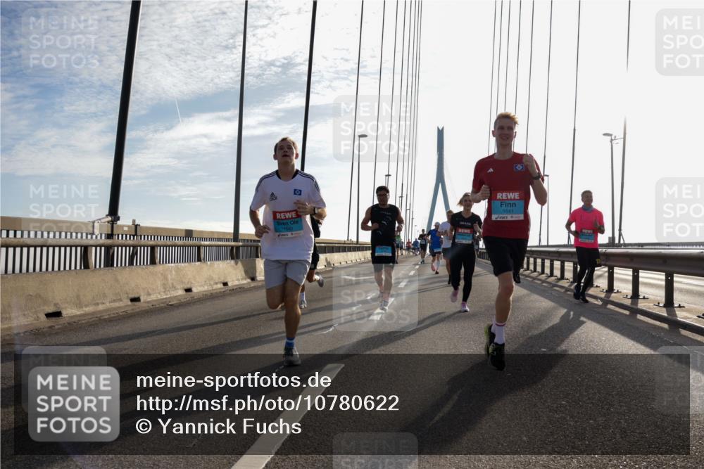 03.10.2026 - Köhlbrandbrückenlauf Yannick Fuchs http://msf.ph/oto/10780622 03.10.2026 09:26:22 Position 1 1640, 1641 meine-sportfotos.de