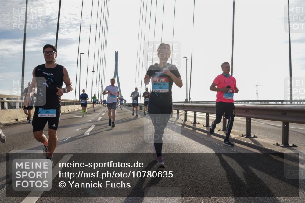 03.10.2026 - Köhlbrandbrückenlauf Yannick Fuchs http://msf.ph/oto/10780635 03.10.2026 09:26:24 Position 1 1418, 1420, 1940 meine-sportfotos.de