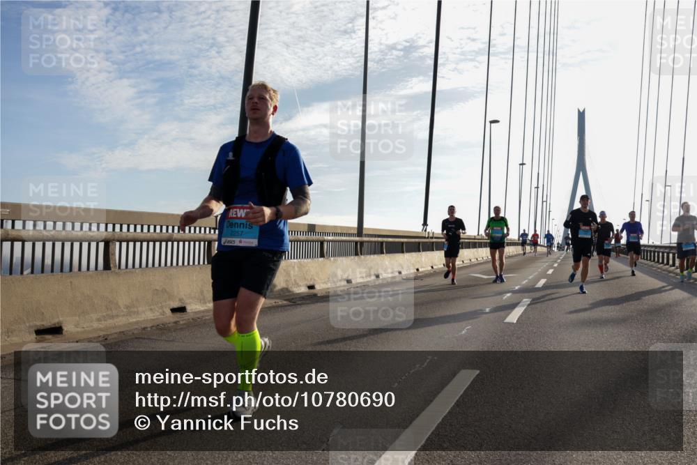 03.10.2026 - Köhlbrandbrückenlauf Yannick Fuchs http://msf.ph/oto/10780690 03.10.2026 09:26:28 Position 1 2660, 2257 meine-sportfotos.de