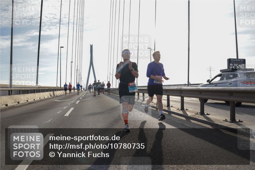 03.10.2026 - Köhlbrandbrückenlauf Yannick Fuchs http://msf.ph/oto/10780735 03.10.2026 09:26:32 Position 1 2, 0, 25, 40 meine-sportfotos.de