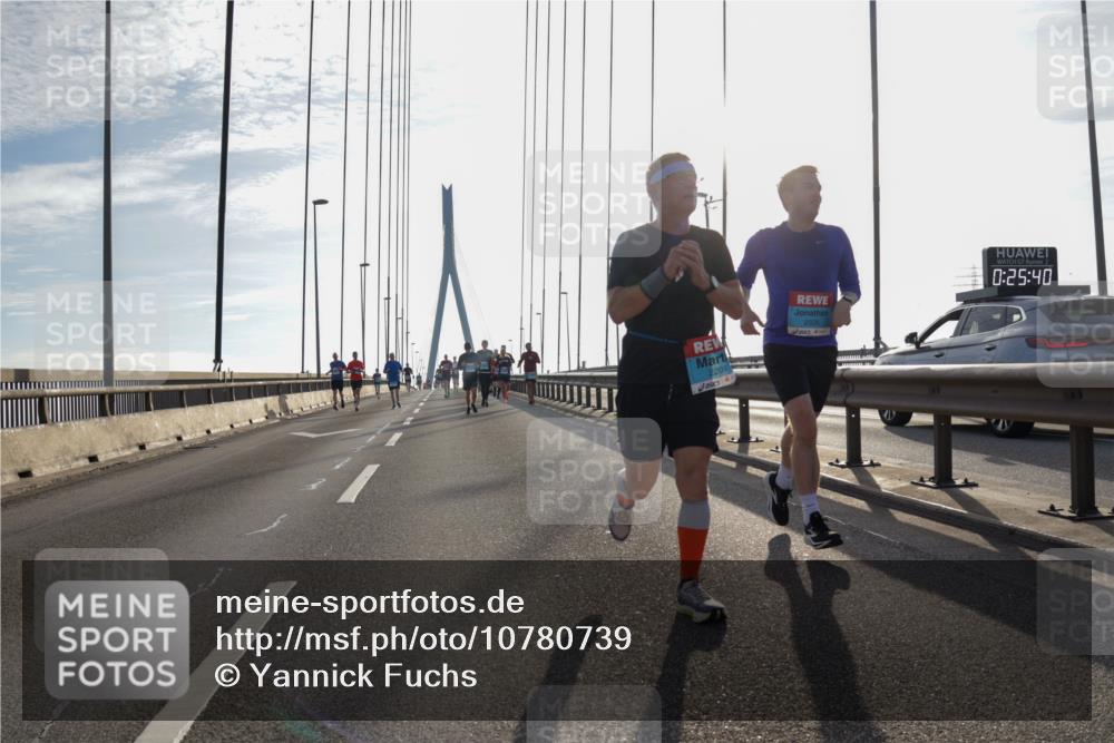 03.10.2026 - Köhlbrandbrückenlauf Yannick Fuchs http://msf.ph/oto/10780739 03.10.2026 09:26:32 Position 1 2201, 2306, 0, 25, 40 meine-sportfotos.de