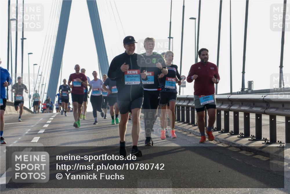 03.10.2026 - Köhlbrandbrückenlauf Yannick Fuchs http://msf.ph/oto/10780742 03.10.2026 09:26:34 Position 1 2418, 1780, 2240 meine-sportfotos.de