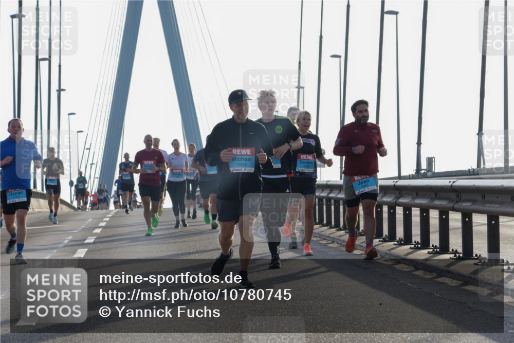 03.10.2026 - Köhlbrandbrückenlauf Yannick Fuchs http://msf.ph/oto/10780745 03.10.2026 09:26:34 Position 1 2418, 2240 meine-sportfotos.de