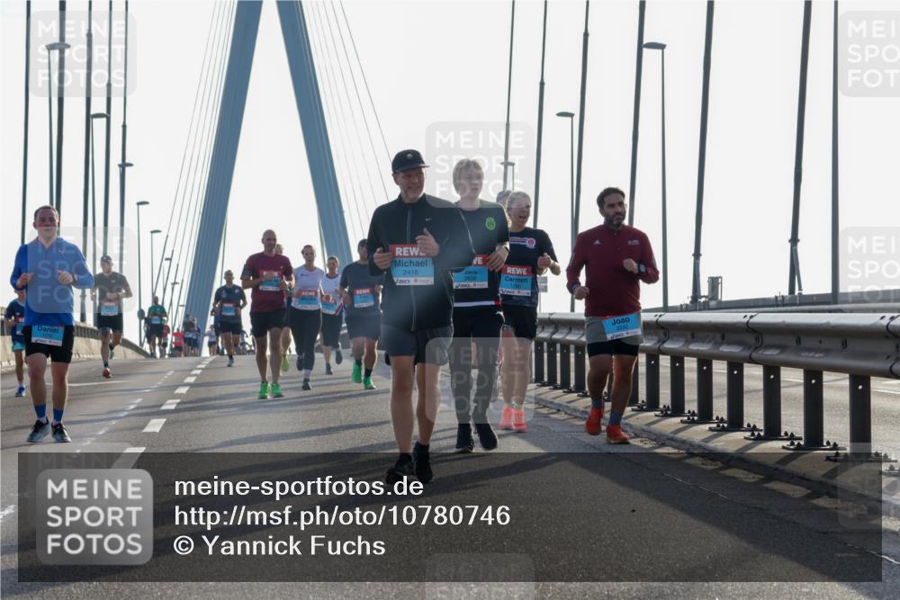 03.10.2026 - Köhlbrandbrückenlauf Yannick Fuchs http://msf.ph/oto/10780746 03.10.2026 09:26:34 Position 1 1770, 2418, 3808 meine-sportfotos.de