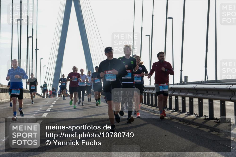 03.10.2026 - Köhlbrandbrückenlauf Yannick Fuchs http://msf.ph/oto/10780749 03.10.2026 09:26:34 Position 1 2418, 1780 meine-sportfotos.de