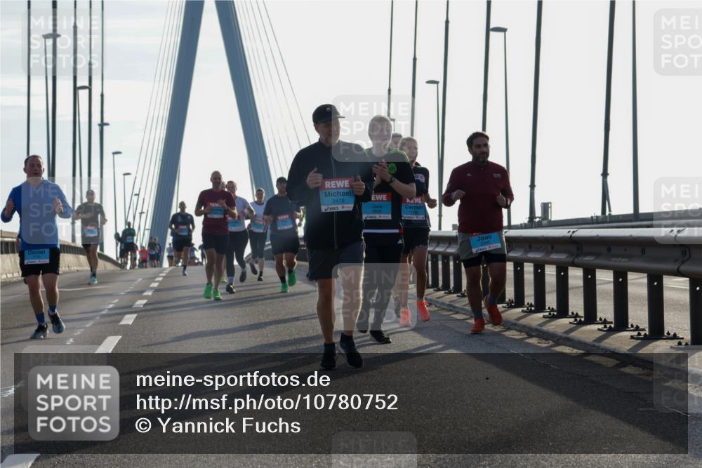 03.10.2026 - Köhlbrandbrückenlauf Yannick Fuchs http://msf.ph/oto/10780752 03.10.2026 09:26:34 Position 1 2418, 3808 meine-sportfotos.de