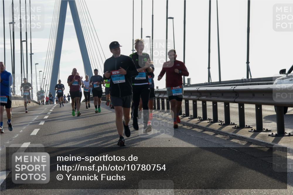 03.10.2026 - Köhlbrandbrückenlauf Yannick Fuchs http://msf.ph/oto/10780754 03.10.2026 09:26:35 Position 1 2418 meine-sportfotos.de