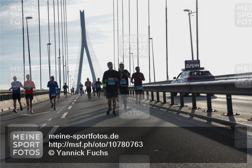 03.10.2026 - Köhlbrandbrückenlauf Yannick Fuchs http://msf.ph/oto/10780763 03.10.2026 09:26:35 Position 1 0, 25, 44 meine-sportfotos.de