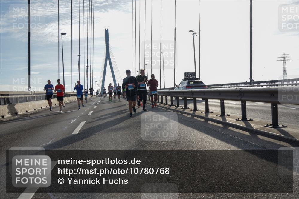 03.10.2026 - Köhlbrandbrückenlauf Yannick Fuchs http://msf.ph/oto/10780768 03.10.2026 09:26:36 Position 1 0, 25, 44 meine-sportfotos.de