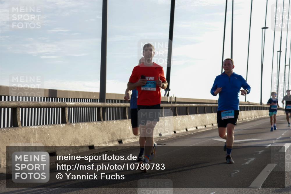 03.10.2026 - Köhlbrandbrückenlauf Yannick Fuchs http://msf.ph/oto/10780783 03.10.2026 09:26:38 Position 1 1108, 1770 meine-sportfotos.de
