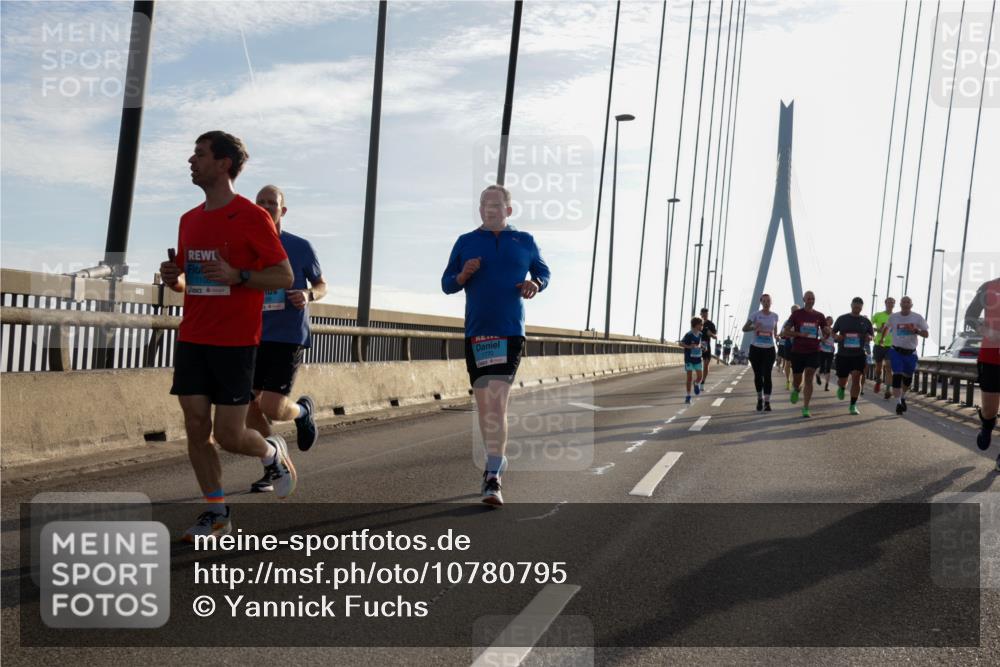 03.10.2026 - Köhlbrandbrückenlauf Yannick Fuchs http://msf.ph/oto/10780795 03.10.2026 09:26:39 Position 1 1108, 1770 meine-sportfotos.de