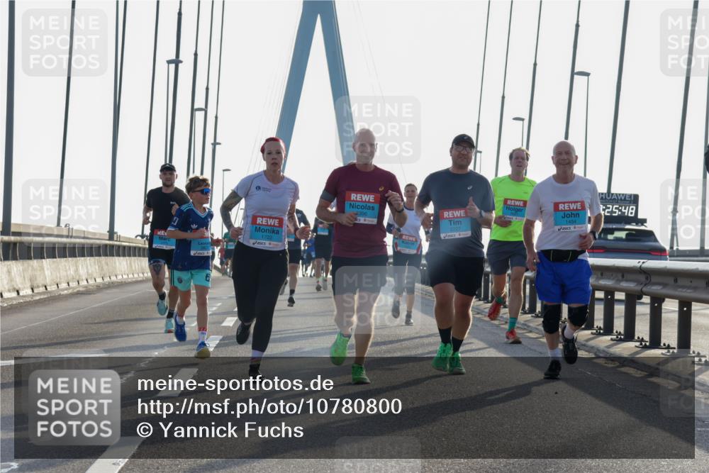 03.10.2026 - Köhlbrandbrückenlauf Yannick Fuchs http://msf.ph/oto/10780800 03.10.2026 09:26:40 Position 1 1722, 2396, 1454, 25, 48, 2227 meine-sportfotos.de