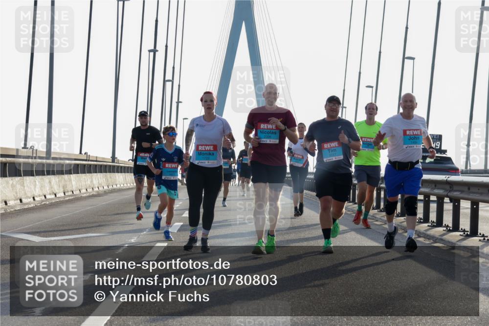 03.10.2026 - Köhlbrandbrückenlauf Yannick Fuchs http://msf.ph/oto/10780803 03.10.2026 09:26:40 Position 1 1722, 2396, 1454, 49 meine-sportfotos.de