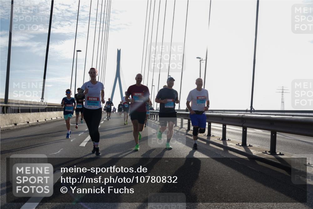 03.10.2026 - Köhlbrandbrückenlauf Yannick Fuchs http://msf.ph/oto/10780832 03.10.2026 09:26:43 Position 1  meine-sportfotos.de