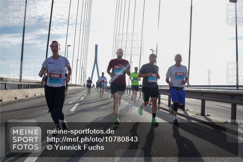 03.10.2026 - Köhlbrandbrückenlauf Yannick Fuchs http://msf.ph/oto/10780843 03.10.2026 09:26:43 Position 1 1722, 2396, 2227, 1454 meine-sportfotos.de