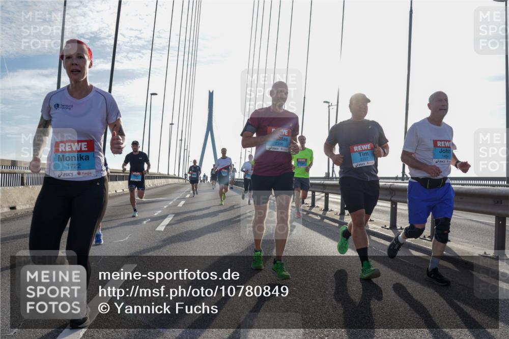 03.10.2026 - Köhlbrandbrückenlauf Yannick Fuchs http://msf.ph/oto/10780849 03.10.2026 09:26:44 Position 1 1722, 2396, 2227, 1454 meine-sportfotos.de