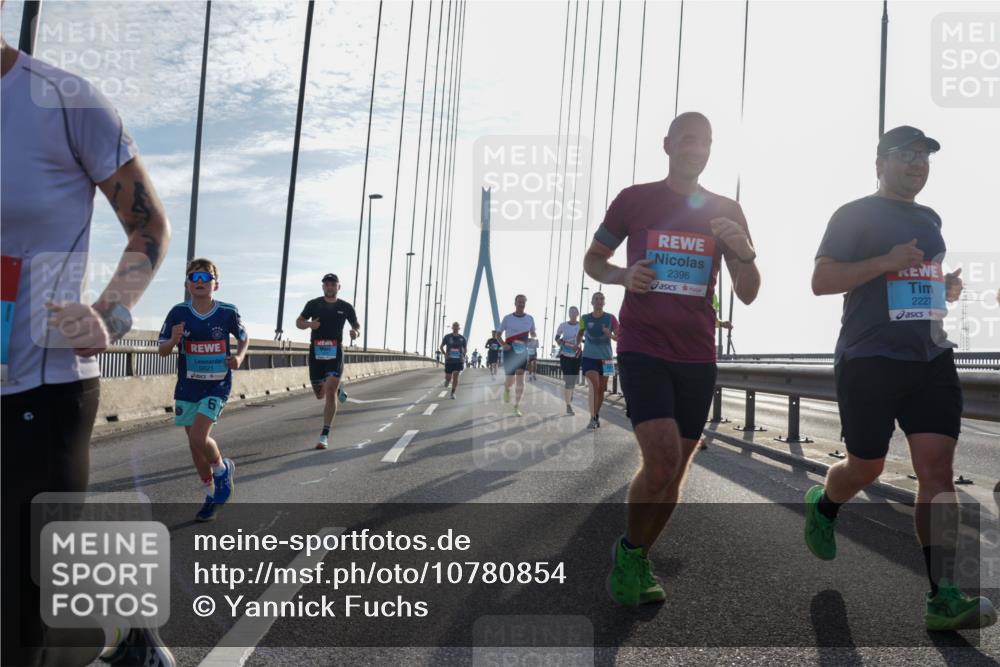 03.10.2026 - Köhlbrandbrückenlauf Yannick Fuchs http://msf.ph/oto/10780854 03.10.2026 09:26:44 Position 1 2396, 2227 meine-sportfotos.de