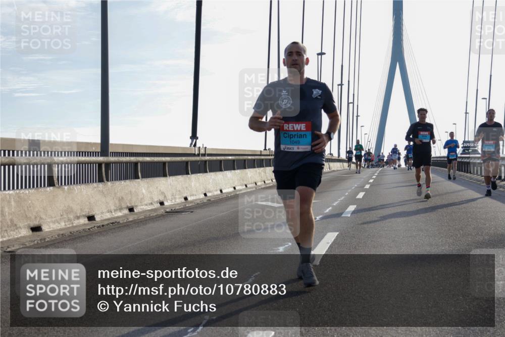 03.10.2026 - Köhlbrandbrückenlauf Yannick Fuchs http://msf.ph/oto/10780883 03.10.2026 09:26:47 Position 1 1049, 02556 meine-sportfotos.de
