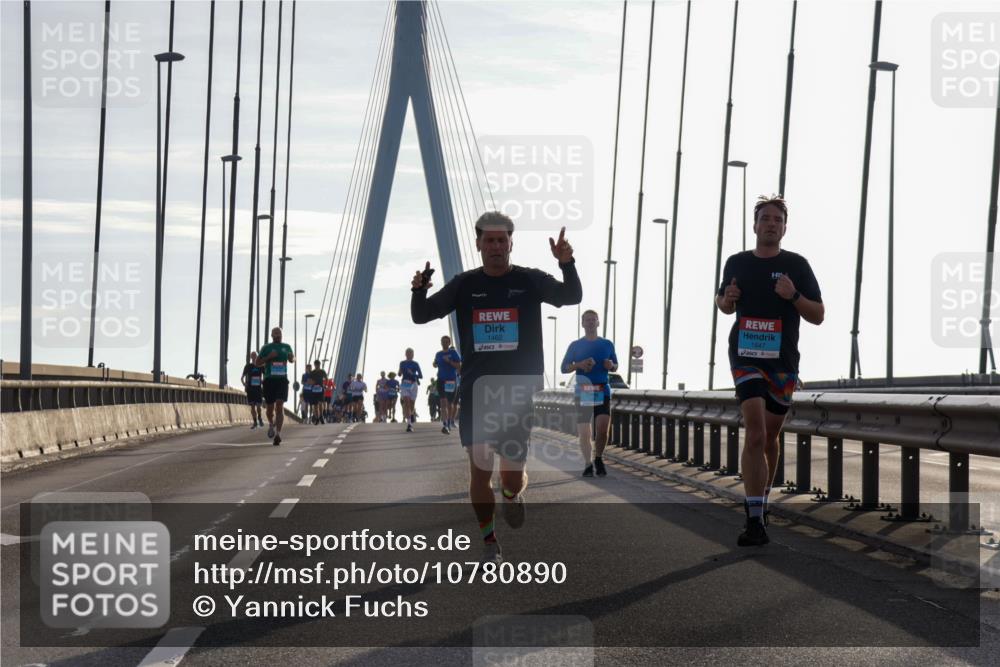 03.10.2026 - Köhlbrandbrückenlauf Yannick Fuchs http://msf.ph/oto/10780890 03.10.2026 09:26:49 Position 1 1462, 1647 meine-sportfotos.de