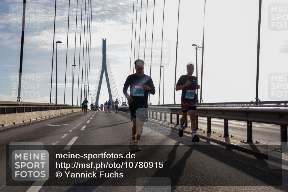 03.10.2026 - Köhlbrandbrückenlauf Yannick Fuchs http://msf.ph/oto/10780915 03.10.2026 09:26:50 Position 1  meine-sportfotos.de
