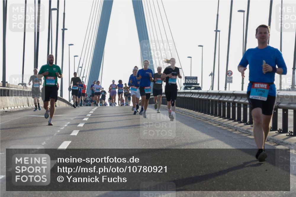 03.10.2026 - Köhlbrandbrückenlauf Yannick Fuchs http://msf.ph/oto/10780921 03.10.2026 09:26:52 Position 1 0, 26, 00, 300, 1089 meine-sportfotos.de