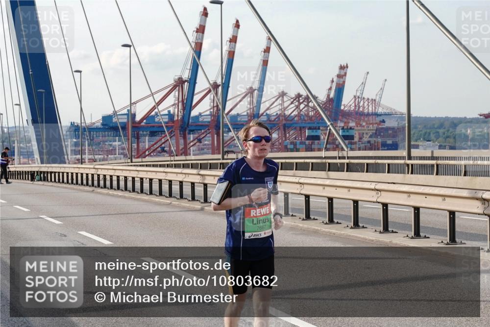03.10.2026 - Köhlbrandbrückenlauf Michael Burmester http://msf.ph/oto/10803682 03.10.2026 16:15:00 Position 2 7667 meine-sportfotos.de