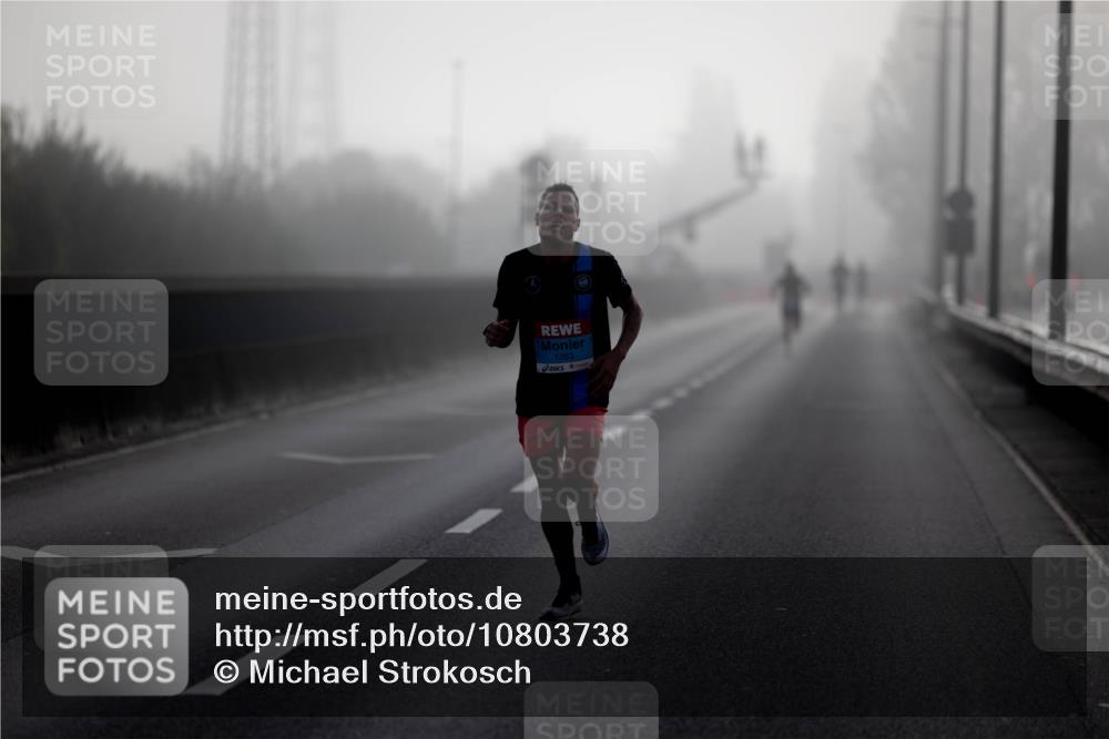 03.10.2026 - Köhlbrandbrückenlauf Michael Strokosch http://msf.ph/oto/10803738 03.10.2026 09:10:08 Position 3 1263 meine-sportfotos.de