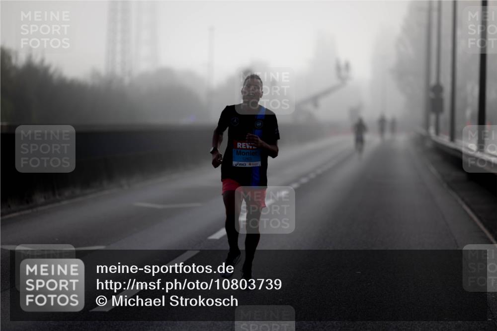 03.10.2026 - Köhlbrandbrückenlauf Michael Strokosch http://msf.ph/oto/10803739 03.10.2026 09:10:08 Position 3 1263 meine-sportfotos.de