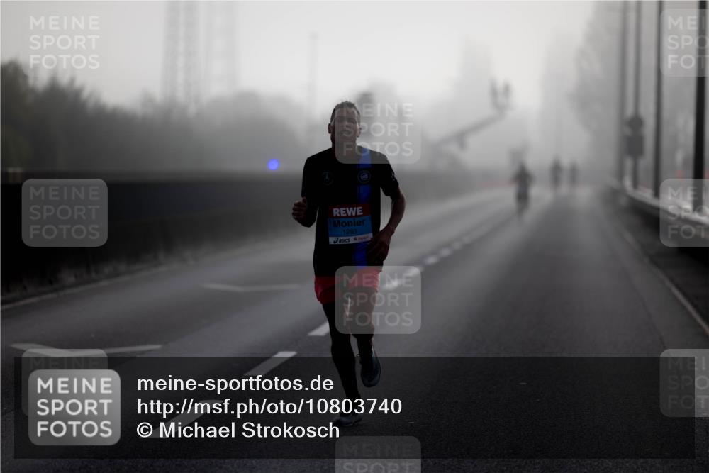 03.10.2026 - Köhlbrandbrückenlauf Michael Strokosch http://msf.ph/oto/10803740 03.10.2026 09:10:08 Position 3 1263 meine-sportfotos.de