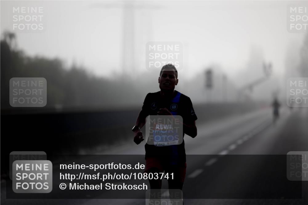 03.10.2026 - Köhlbrandbrückenlauf Michael Strokosch http://msf.ph/oto/10803741 03.10.2026 09:10:10 Position 3 1263 meine-sportfotos.de