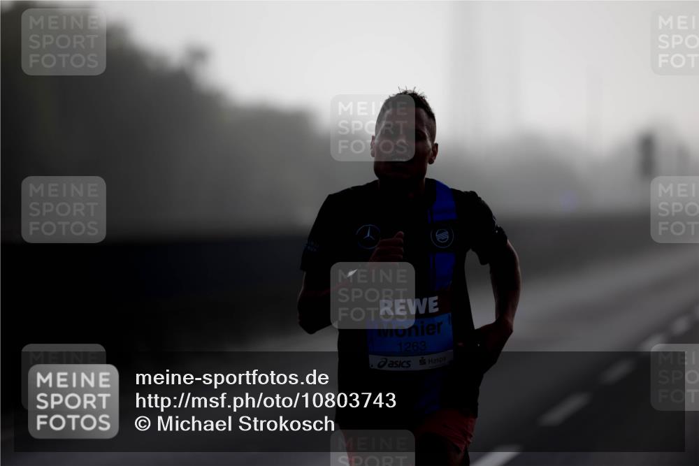 03.10.2026 - Köhlbrandbrückenlauf Michael Strokosch http://msf.ph/oto/10803743 03.10.2026 09:10:11 Position 3 1263 meine-sportfotos.de