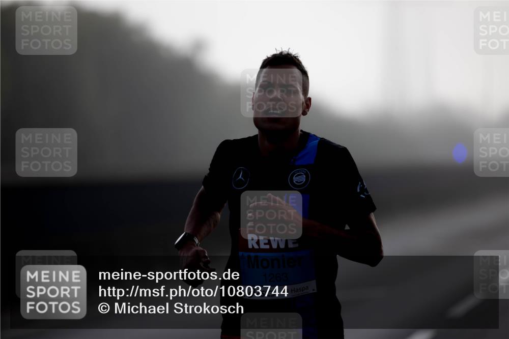 03.10.2026 - Köhlbrandbrückenlauf Michael Strokosch http://msf.ph/oto/10803744 03.10.2026 09:10:11 Position 3 1263 meine-sportfotos.de
