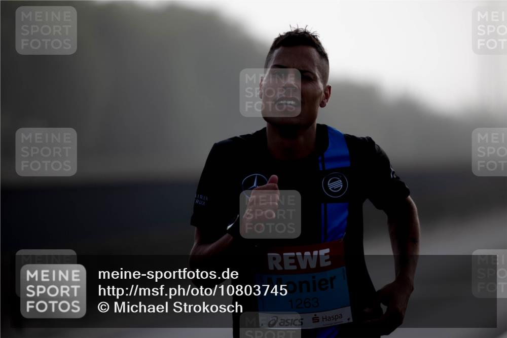 03.10.2026 - Köhlbrandbrückenlauf Michael Strokosch http://msf.ph/oto/10803745 03.10.2026 09:10:11 Position 3 1263 meine-sportfotos.de
