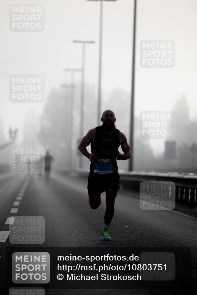 03.10.2026 - Köhlbrandbrückenlauf Michael Strokosch http://msf.ph/oto/10803751 03.10.2026 09:10:25 Position 3 2100 meine-sportfotos.de