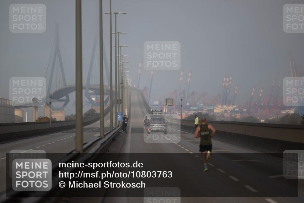 03.10.2026 - Köhlbrandbrückenlauf Michael Strokosch http://msf.ph/oto/10803763 03.10.2026 09:10:43 Position 3 15, 60, 0 meine-sportfotos.de