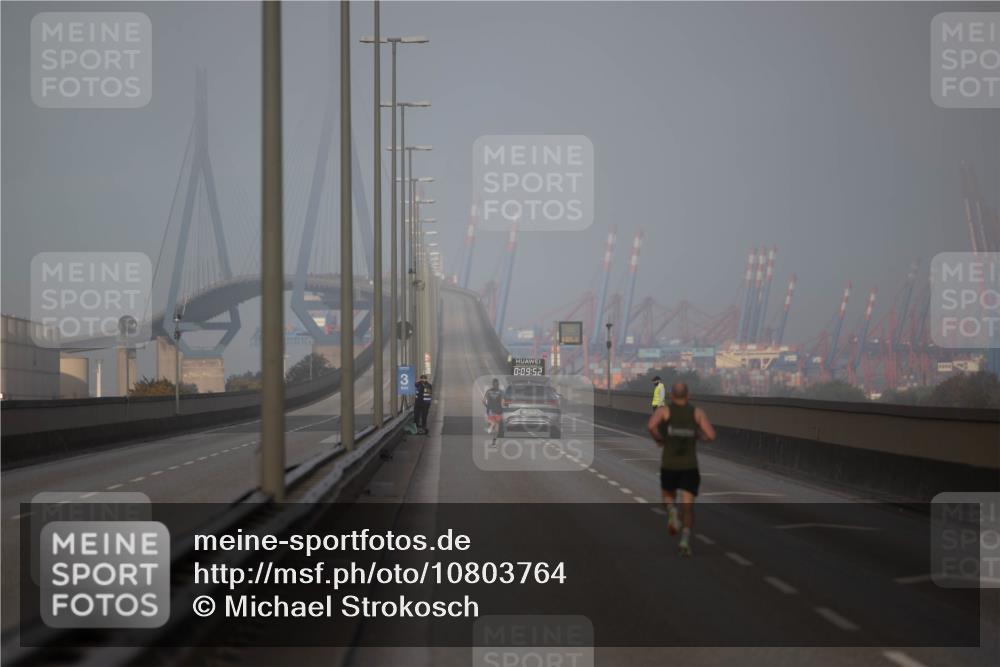 03.10.2026 - Köhlbrandbrückenlauf Michael Strokosch http://msf.ph/oto/10803764 03.10.2026 09:10:43 Position 3 0, 09, 52 meine-sportfotos.de