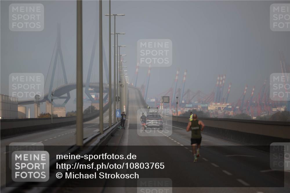 03.10.2026 - Köhlbrandbrückenlauf Michael Strokosch http://msf.ph/oto/10803765 03.10.2026 09:10:43 Position 3 25, 60, 0 meine-sportfotos.de