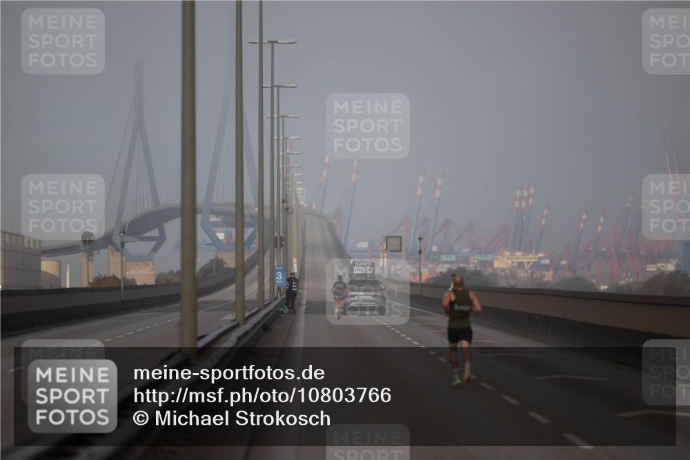 03.10.2026 - Köhlbrandbrückenlauf Michael Strokosch http://msf.ph/oto/10803766 03.10.2026 09:10:44 Position 3 25, 60, 0 meine-sportfotos.de