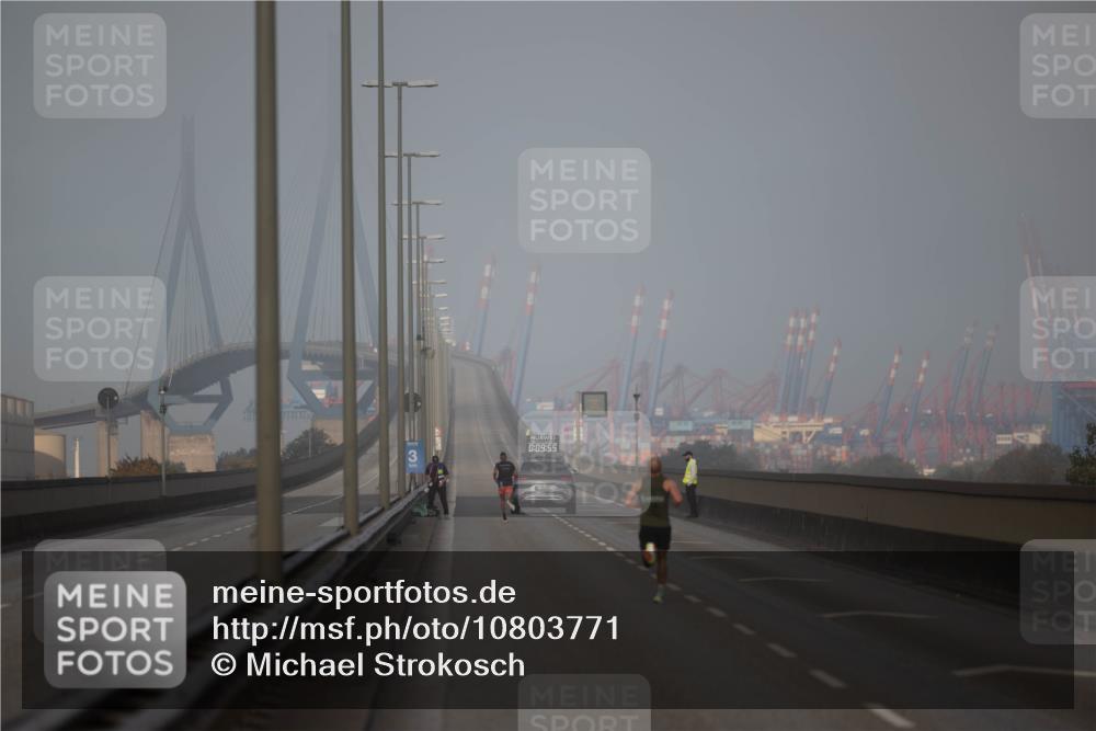 03.10.2026 - Köhlbrandbrückenlauf Michael Strokosch http://msf.ph/oto/10803771 03.10.2026 09:10:46 Position 3 0, 09, 55 meine-sportfotos.de