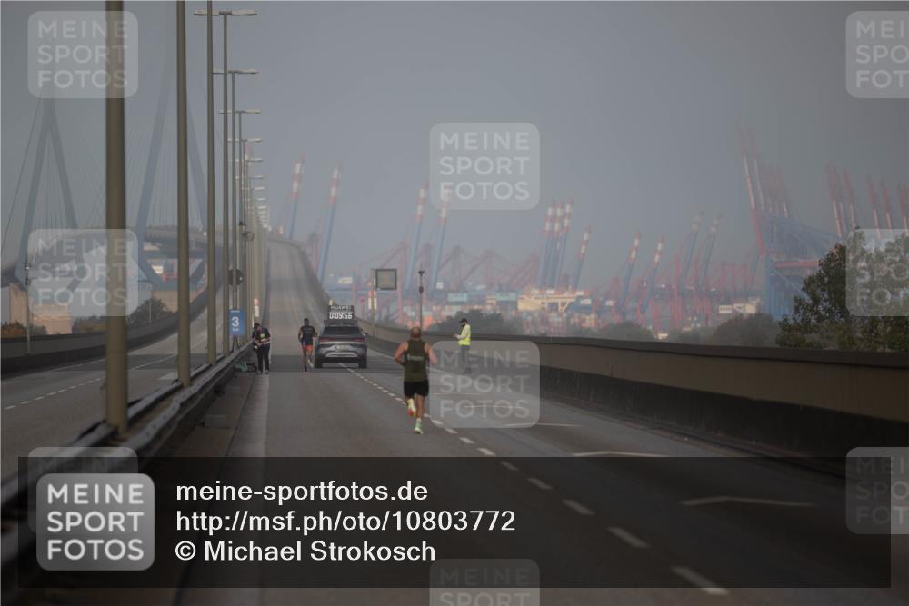 03.10.2026 - Köhlbrandbrückenlauf Michael Strokosch http://msf.ph/oto/10803772 03.10.2026 09:10:47 Position 3 0, 09, 56 meine-sportfotos.de