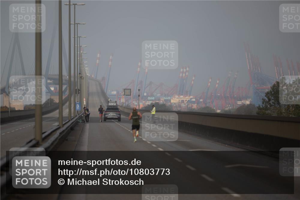 03.10.2026 - Köhlbrandbrückenlauf Michael Strokosch http://msf.ph/oto/10803773 03.10.2026 09:10:48 Position 3 0, 09, 56 meine-sportfotos.de