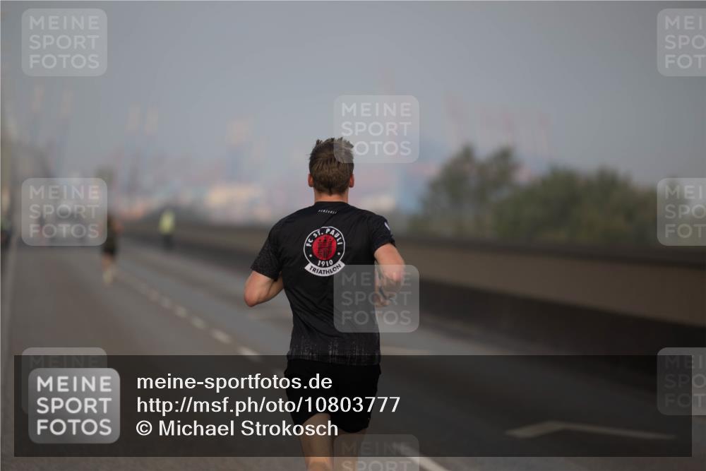03.10.2026 - Köhlbrandbrückenlauf Michael Strokosch http://msf.ph/oto/10803777 03.10.2026 09:10:50 Position 3  meine-sportfotos.de