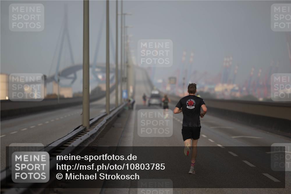 03.10.2026 - Köhlbrandbrückenlauf Michael Strokosch http://msf.ph/oto/10803785 03.10.2026 09:10:53 Position 3 1910 meine-sportfotos.de