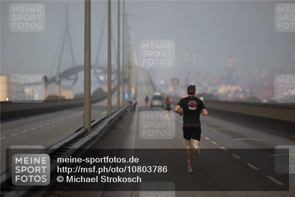03.10.2026 - Köhlbrandbrückenlauf Michael Strokosch http://msf.ph/oto/10803786 03.10.2026 09:10:53 Position 3  meine-sportfotos.de