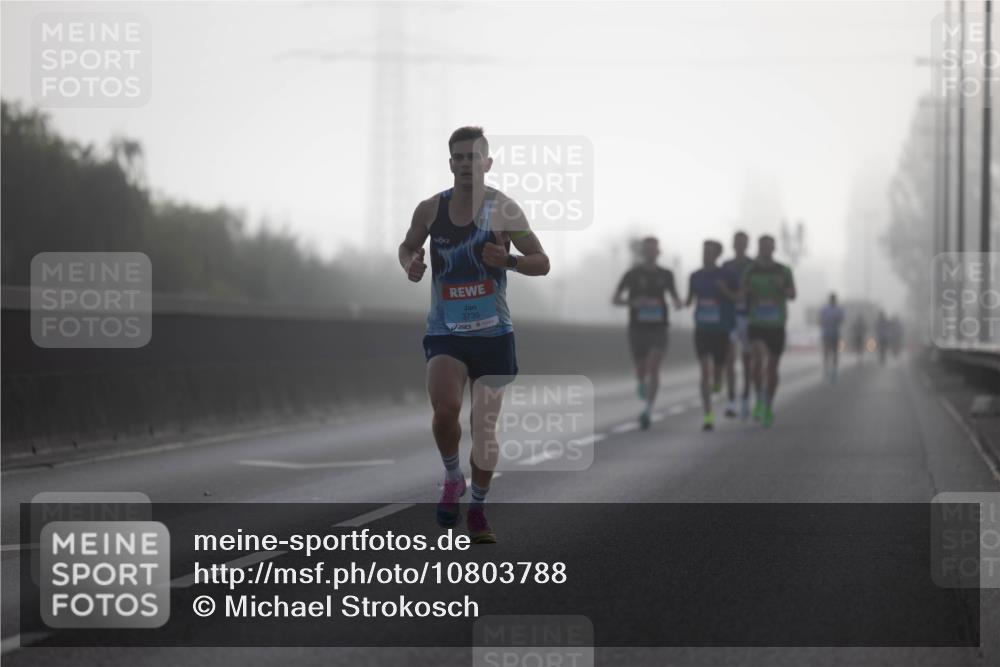 03.10.2026 - Köhlbrandbrückenlauf Michael Strokosch http://msf.ph/oto/10803788 03.10.2026 09:11:02 Position 3 3735 meine-sportfotos.de