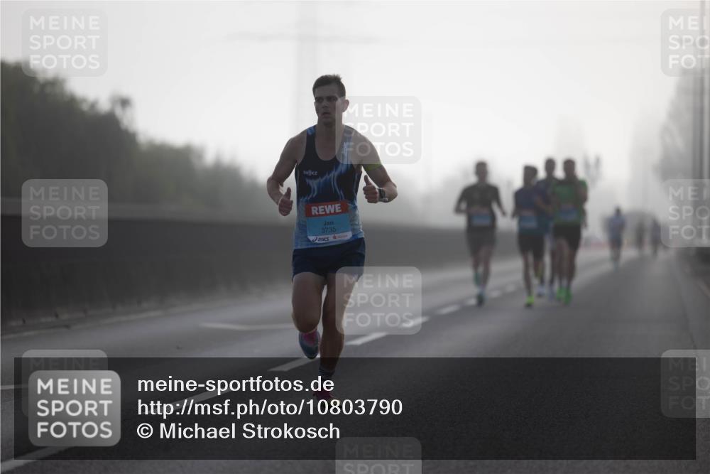 03.10.2026 - Köhlbrandbrückenlauf Michael Strokosch http://msf.ph/oto/10803790 03.10.2026 09:11:02 Position 3 3735 meine-sportfotos.de