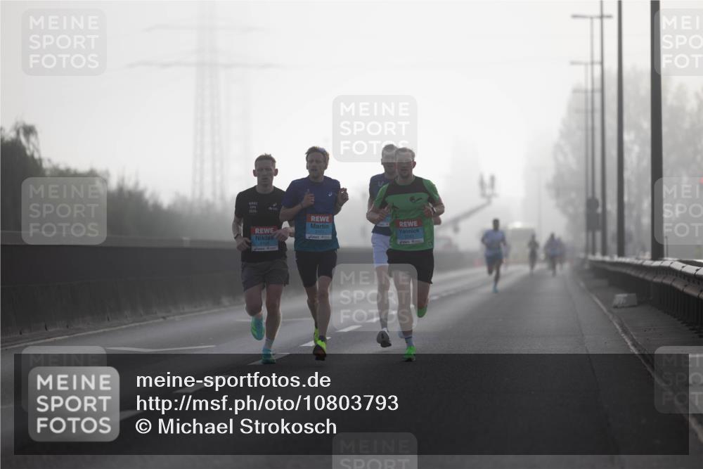 03.10.2026 - Köhlbrandbrückenlauf Michael Strokosch http://msf.ph/oto/10803793 03.10.2026 09:11:06 Position 3 2106, 2043 meine-sportfotos.de