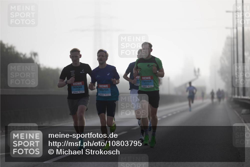 03.10.2026 - Köhlbrandbrückenlauf Michael Strokosch http://msf.ph/oto/10803795 03.10.2026 09:11:07 Position 3 2026, 2106, 2111, 2043 meine-sportfotos.de